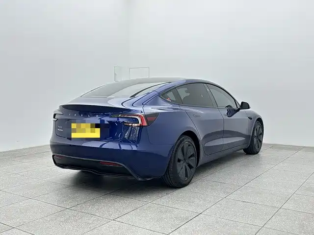Tesla Model 3 — фото 6