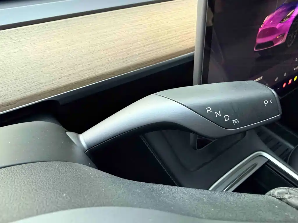 Tesla Model Y — фото 17