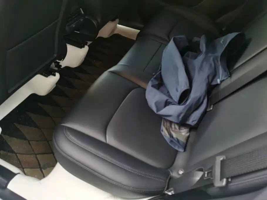 Tesla Model Y — фото 11