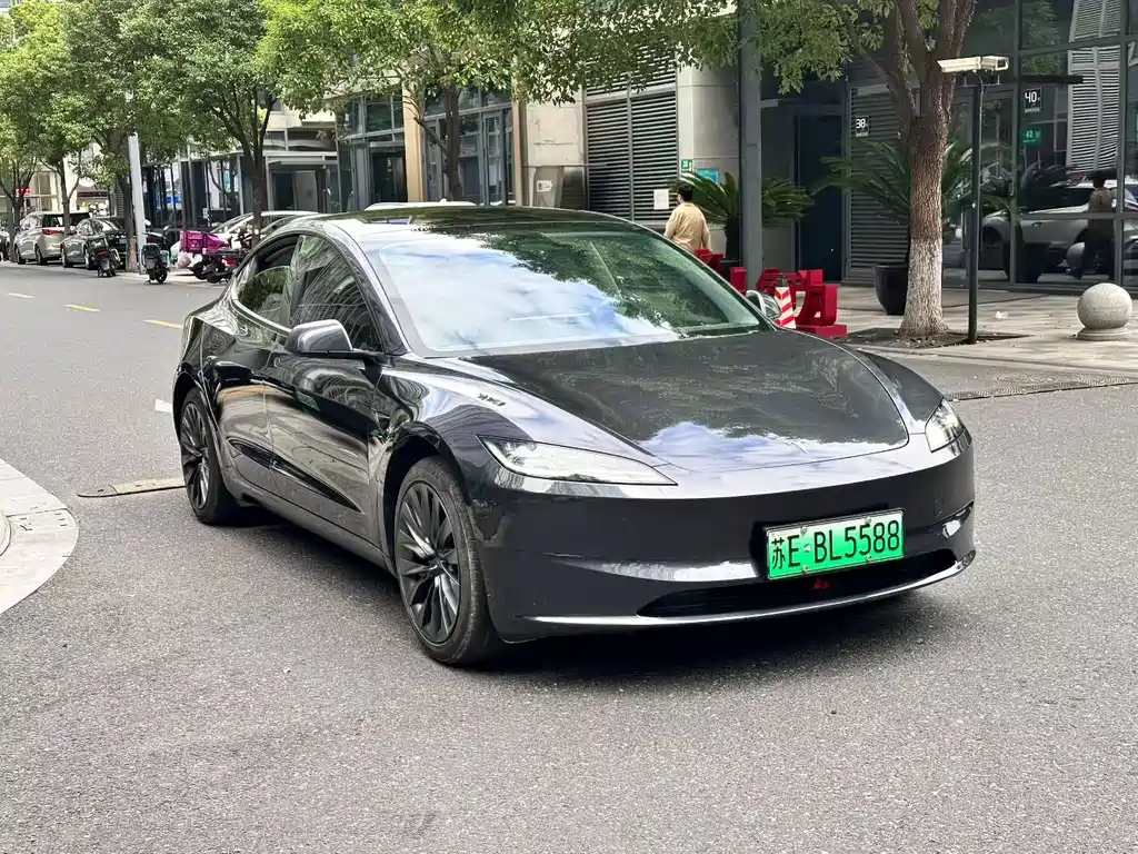 Tesla Model 3 — фото 3