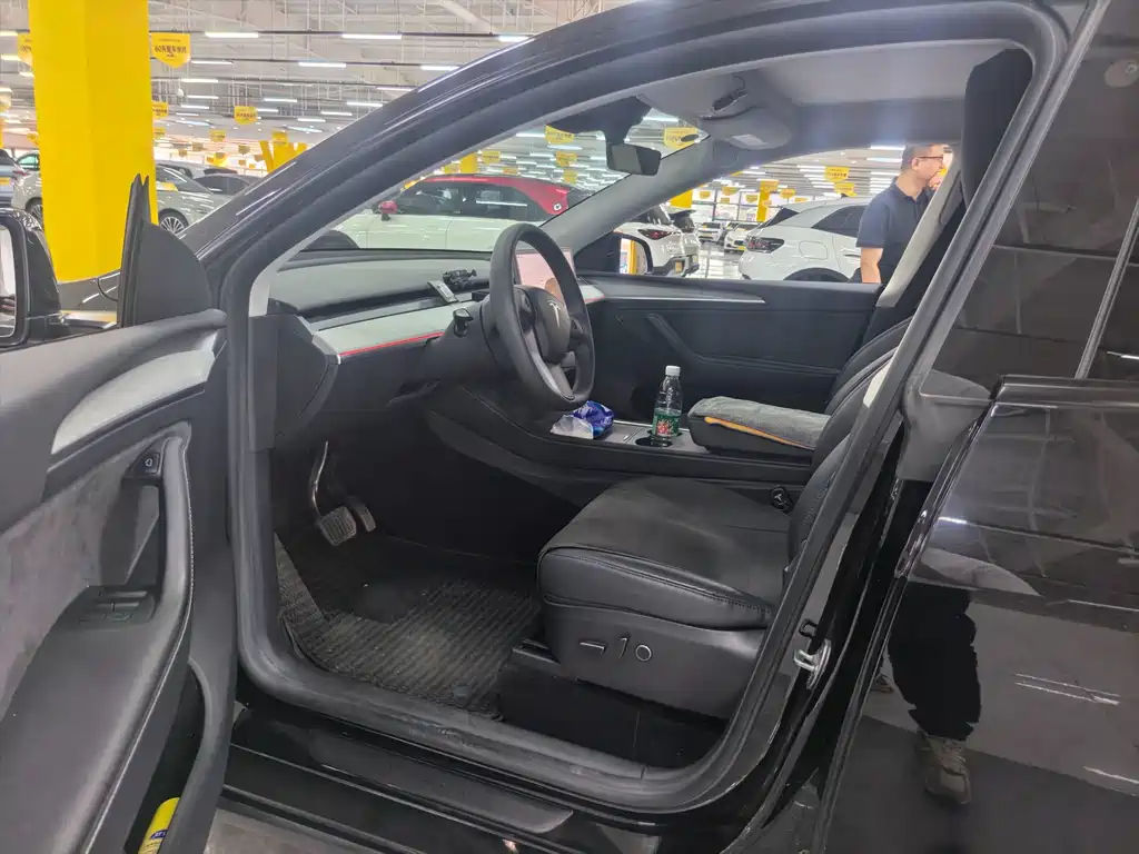 Tesla Model Y — фото 3