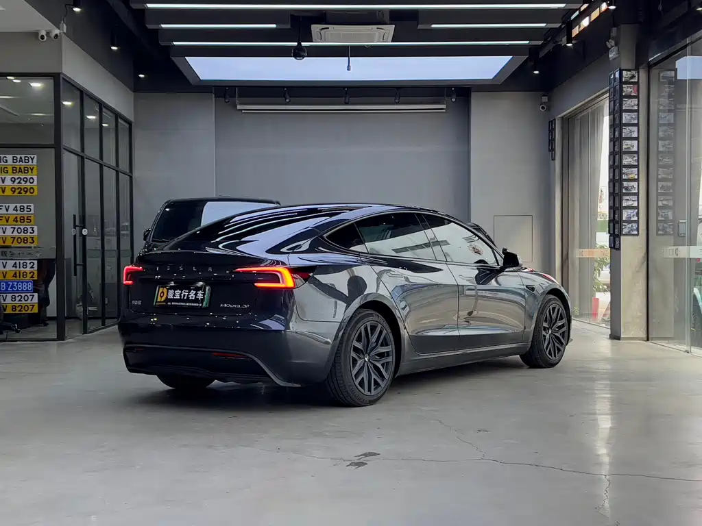 Tesla Model 3 — фото 4