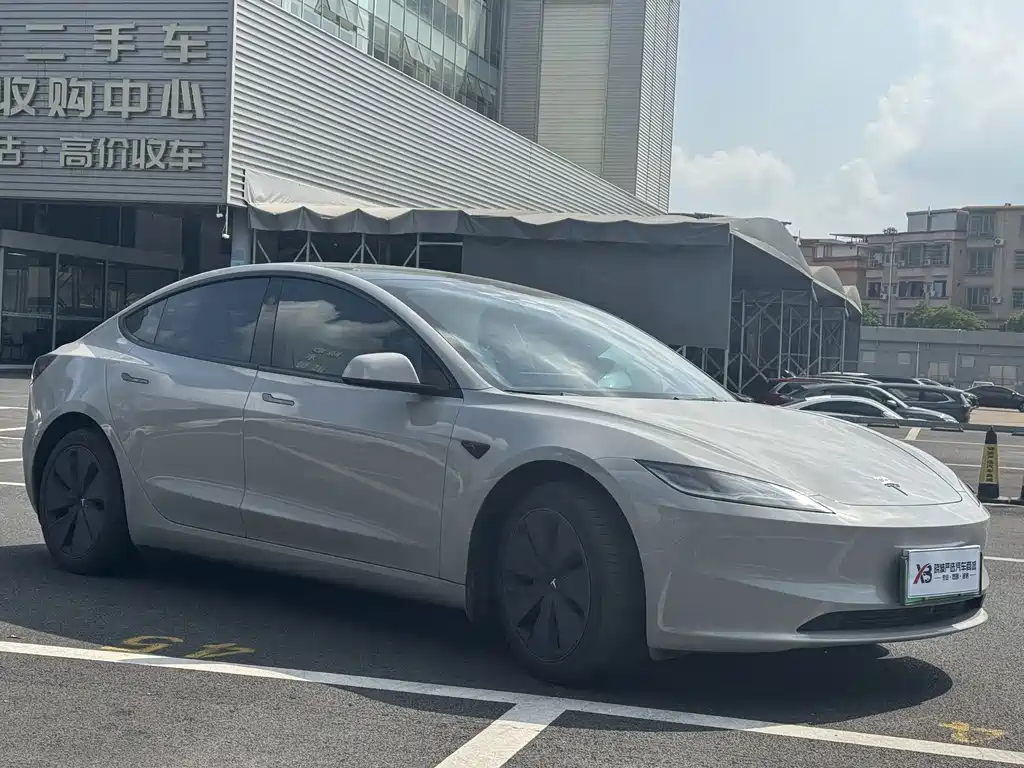 Tesla Model 3 — фото 3