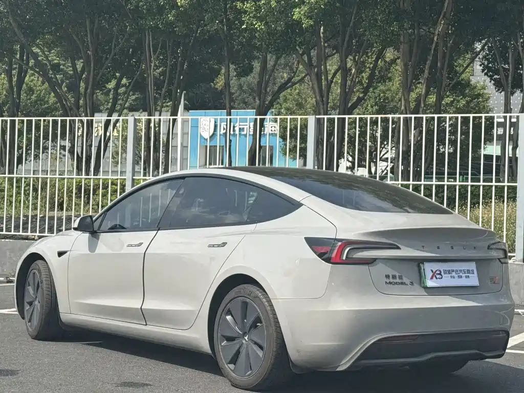 Tesla Model 3 — фото 5
