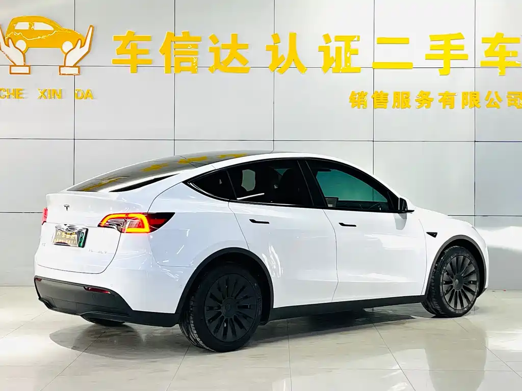 Tesla Model Y — фото 3