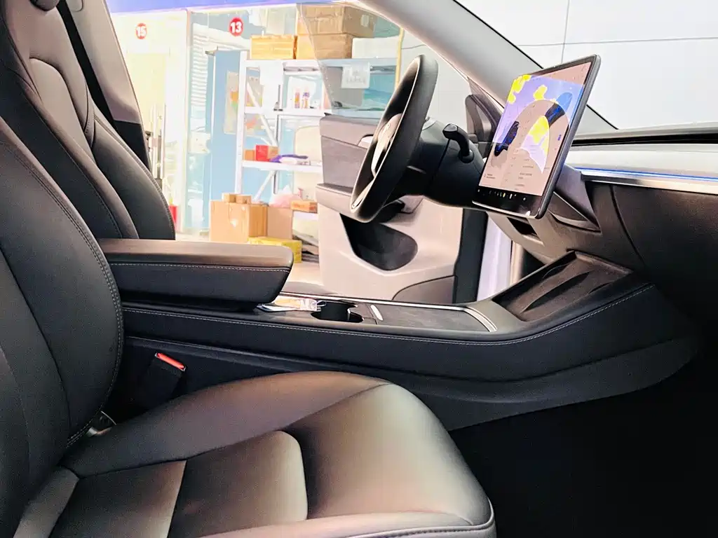 Tesla Model Y — фото 7