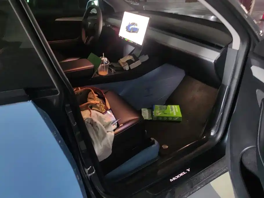 Tesla Model Y — фото 8