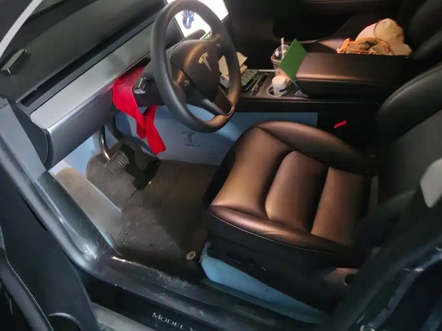 Tesla Model Y — фото 9
