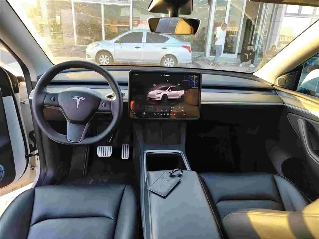 Tesla Model Y — фото 5