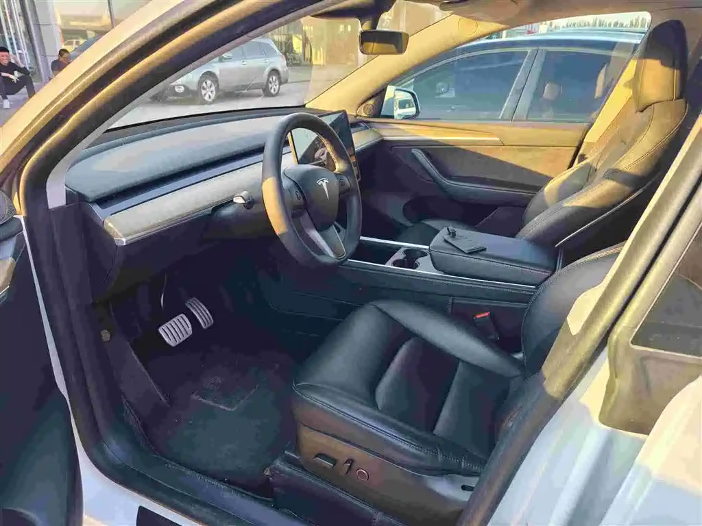 Tesla Model Y — фото 7