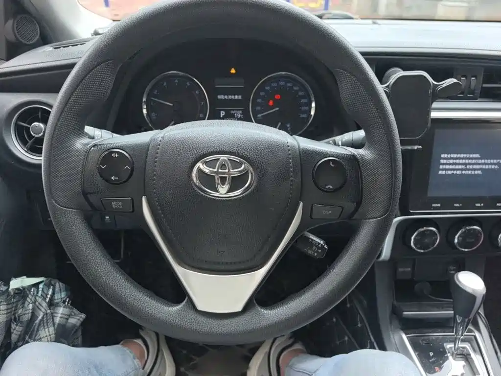 Toyota Corolla — фото 3