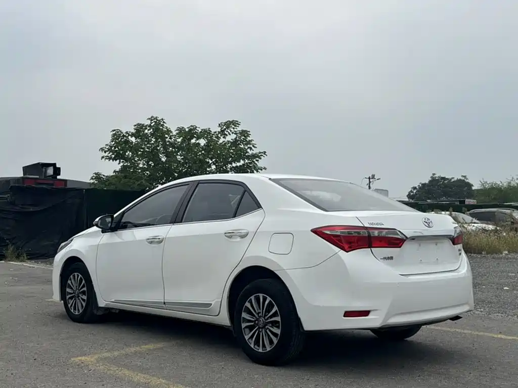 Toyota Corolla — фото 23