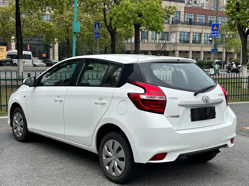 Toyota Yaris L — фото 6