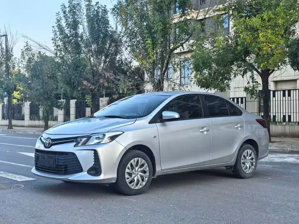 Toyota Vios — фото 2