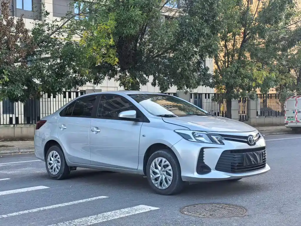 Toyota Vios — фото 10