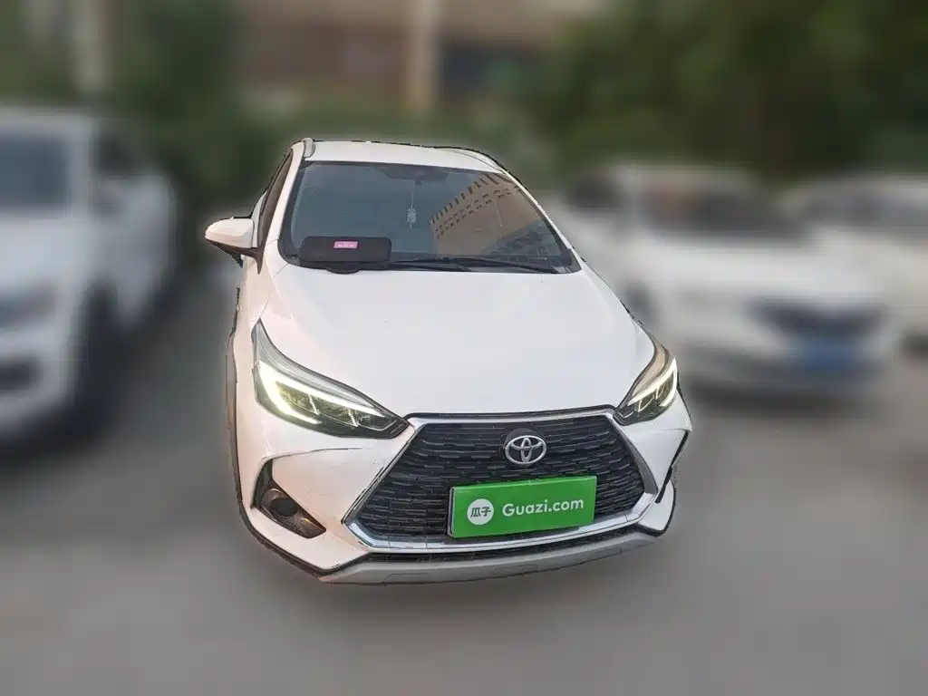 Toyota Yaris L — фото 2