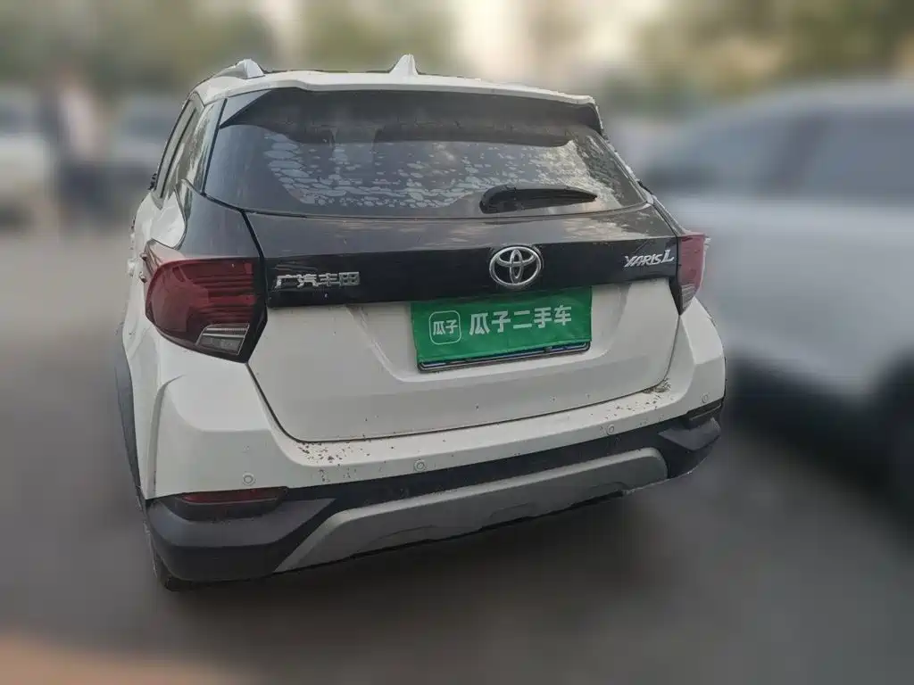 Toyota Yaris L — фото 3