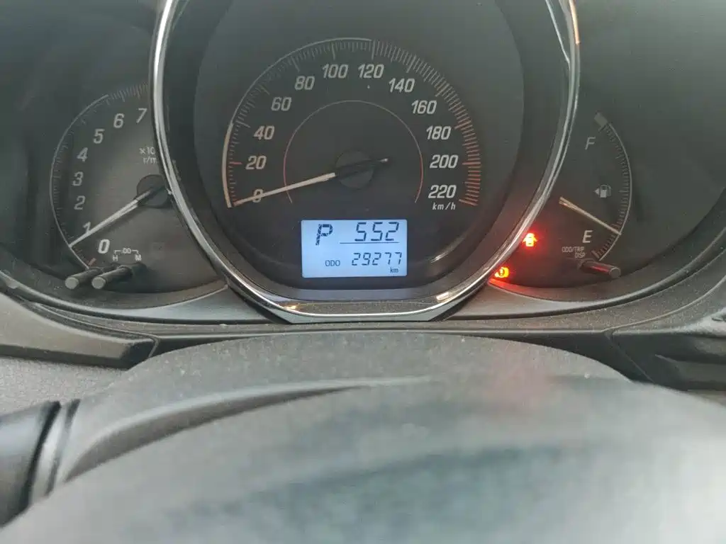 Toyota Yaris L — фото 8