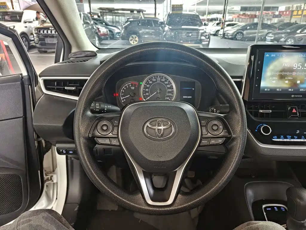 Toyota Corolla — фото 11