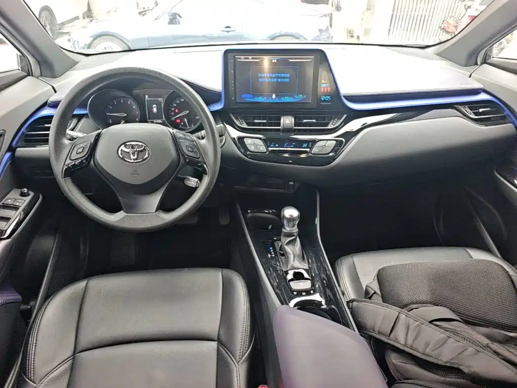 Toyota C-HR — фото 10