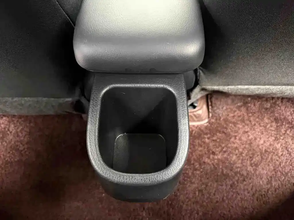 Toyota Yaris L — фото 3