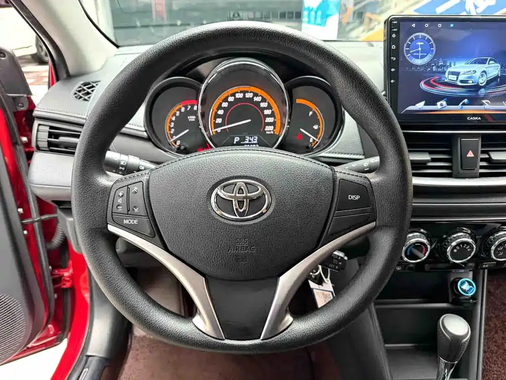 Toyota Yaris L — фото 5