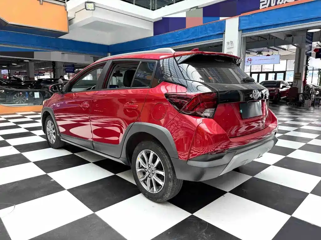 Toyota Yaris L — фото 8
