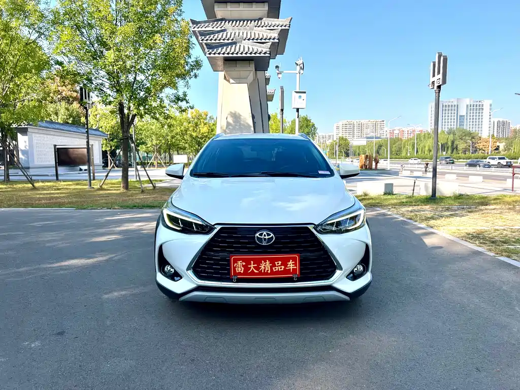 Toyota Yaris L — фото 3
