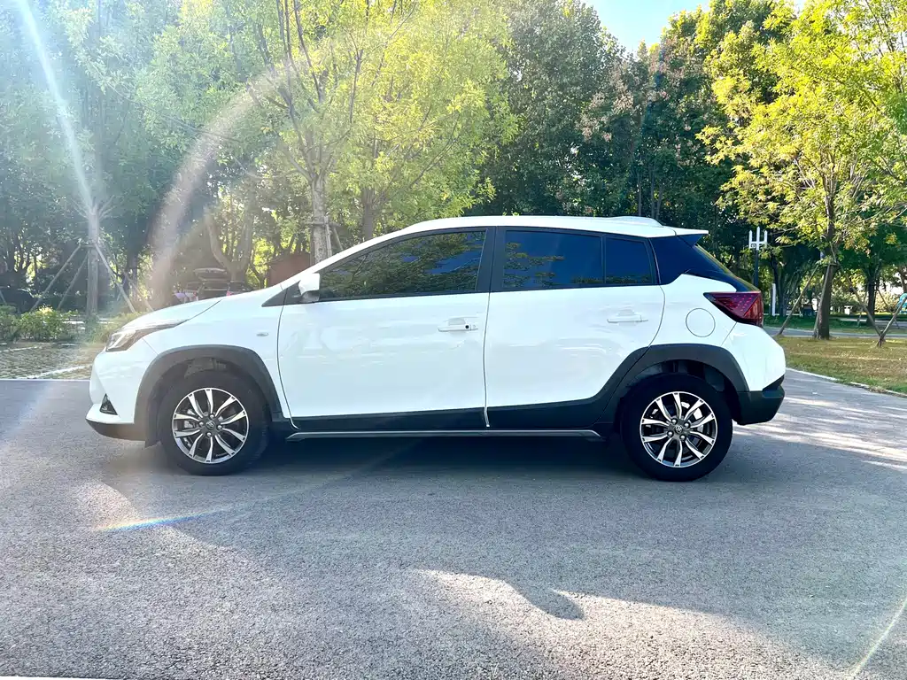 Toyota Yaris L — фото 5