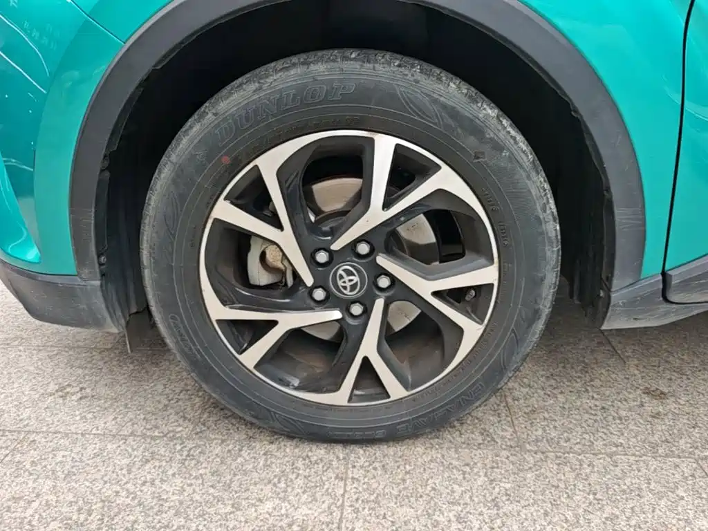 Toyota C-HR — фото 23