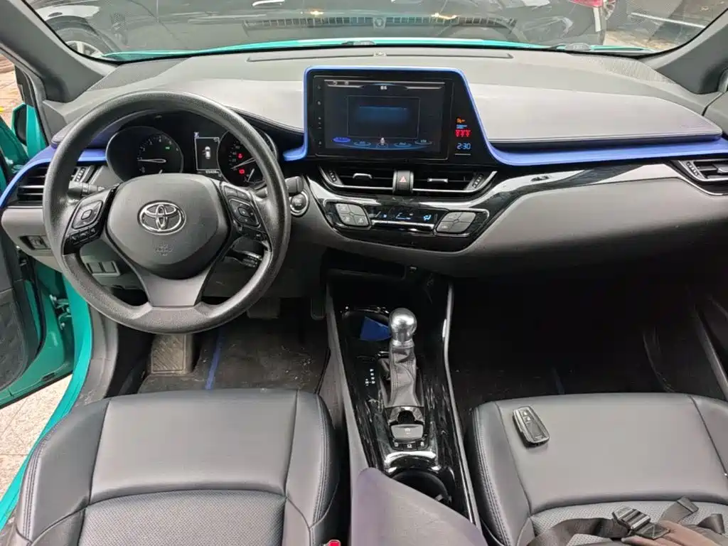 Toyota C-HR — фото 10