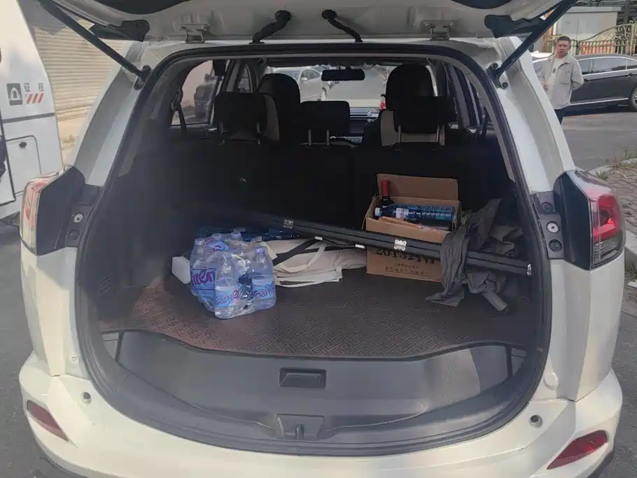Toyota RAV4 — фото 4