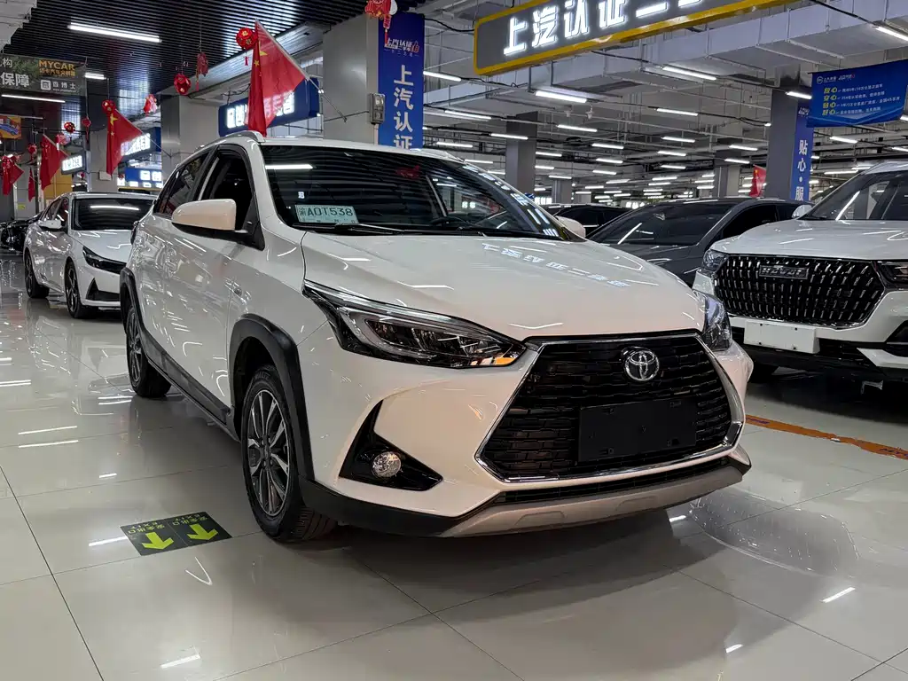 Toyota Yaris L — фото 2