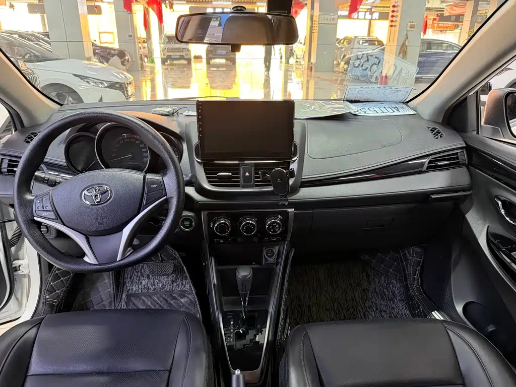 Toyota Yaris L — фото 7