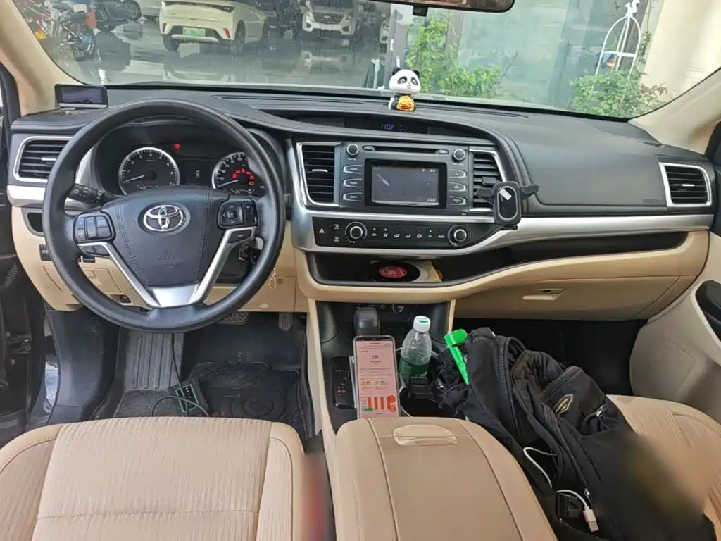 Toyota Highlander — фото 10