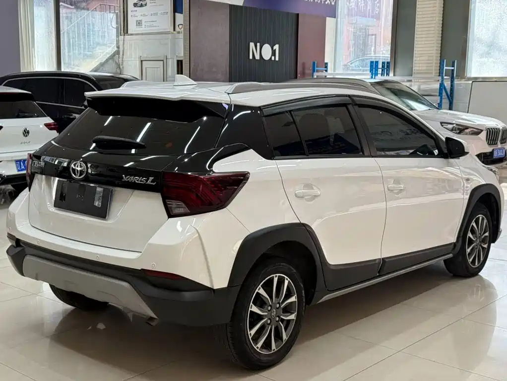 Toyota Yaris L — фото 4