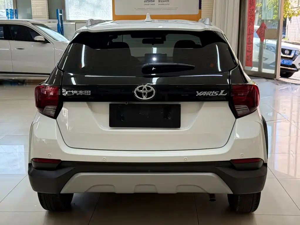 Toyota Yaris L — фото 5