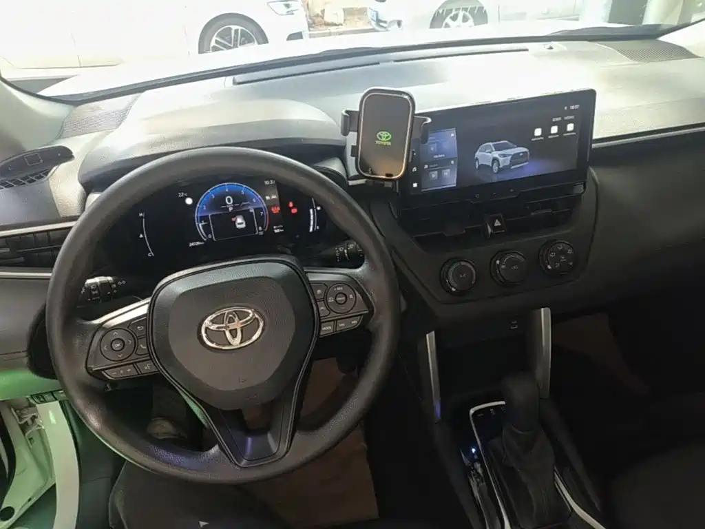 Toyota Corolla Cross — фото 10