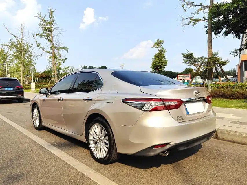 Toyota Camry — фото 9