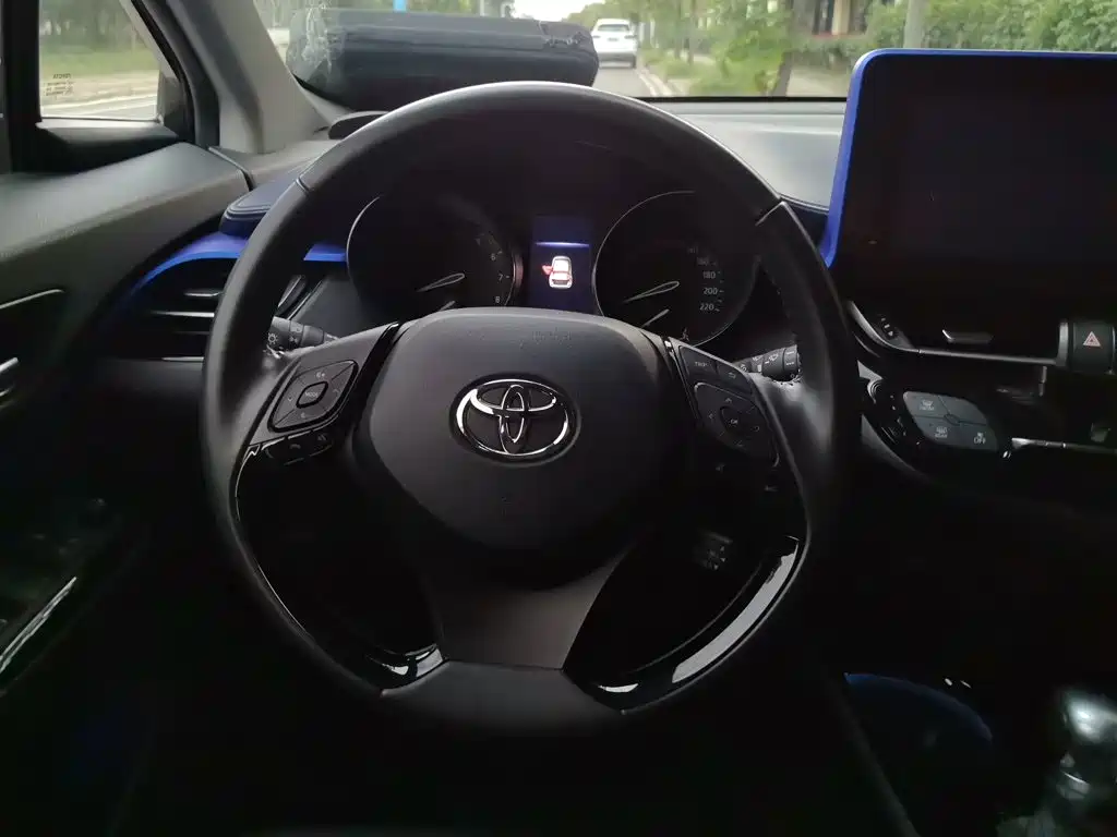 Toyota C-HR — фото 6