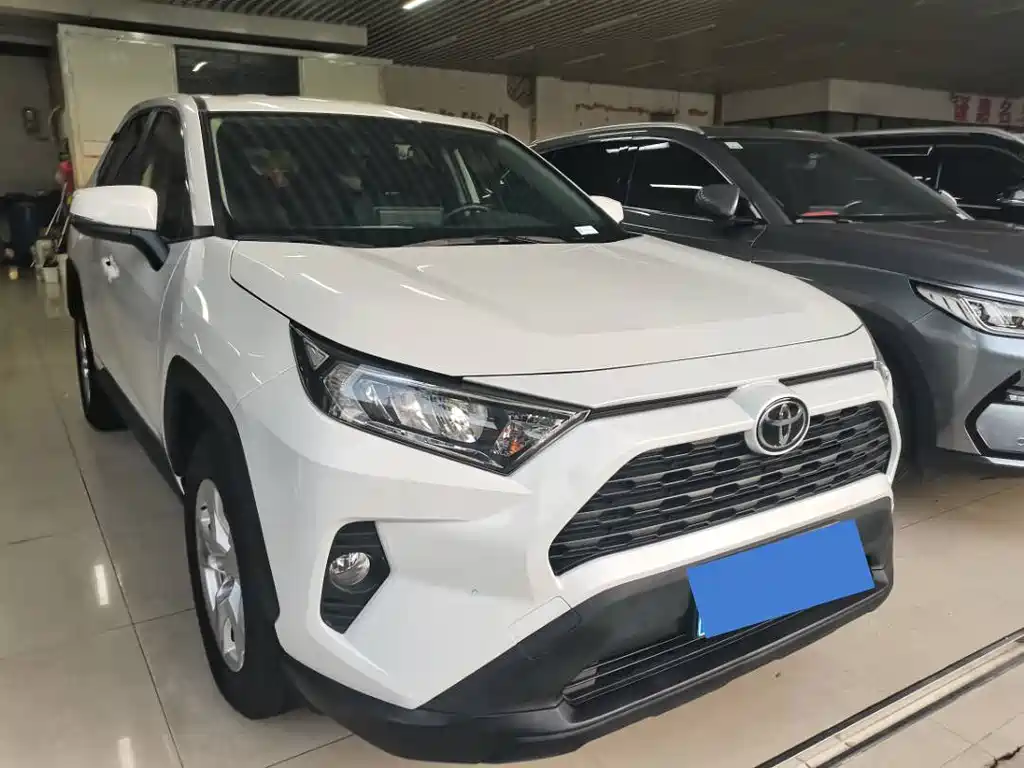 Toyota RAV4 — фото 3