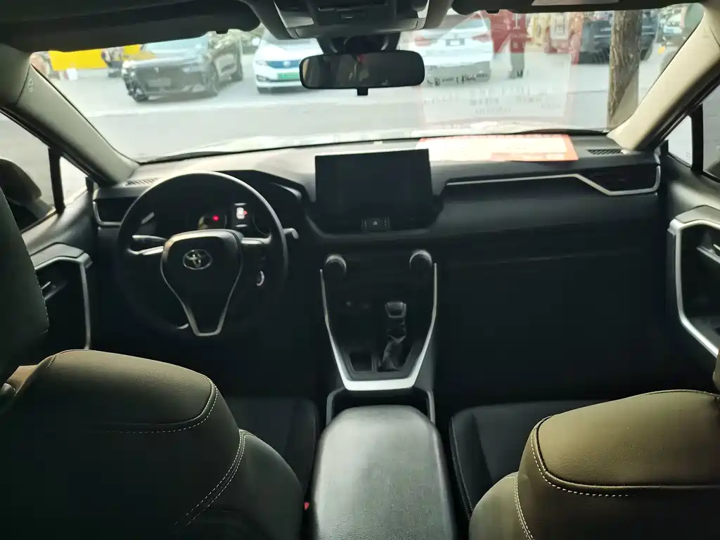 Toyota RAV4 — фото 6