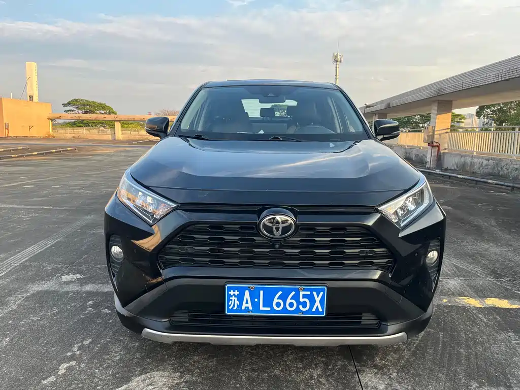 Toyota RAV4 — фото 3