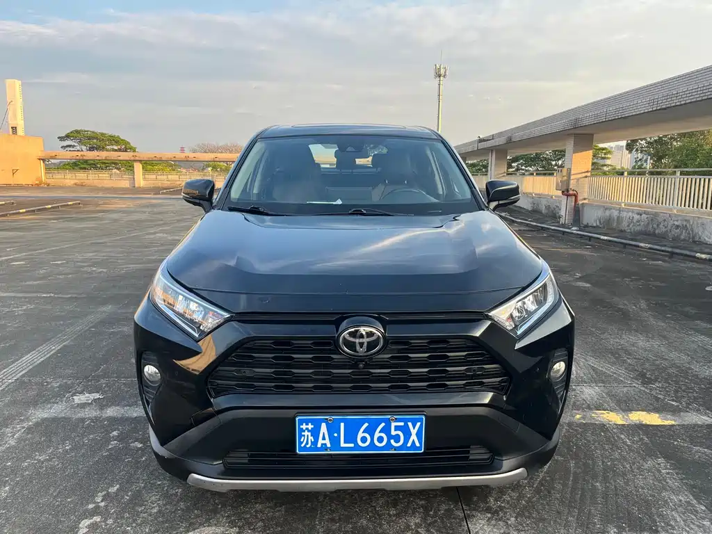 Toyota RAV4 — фото 4