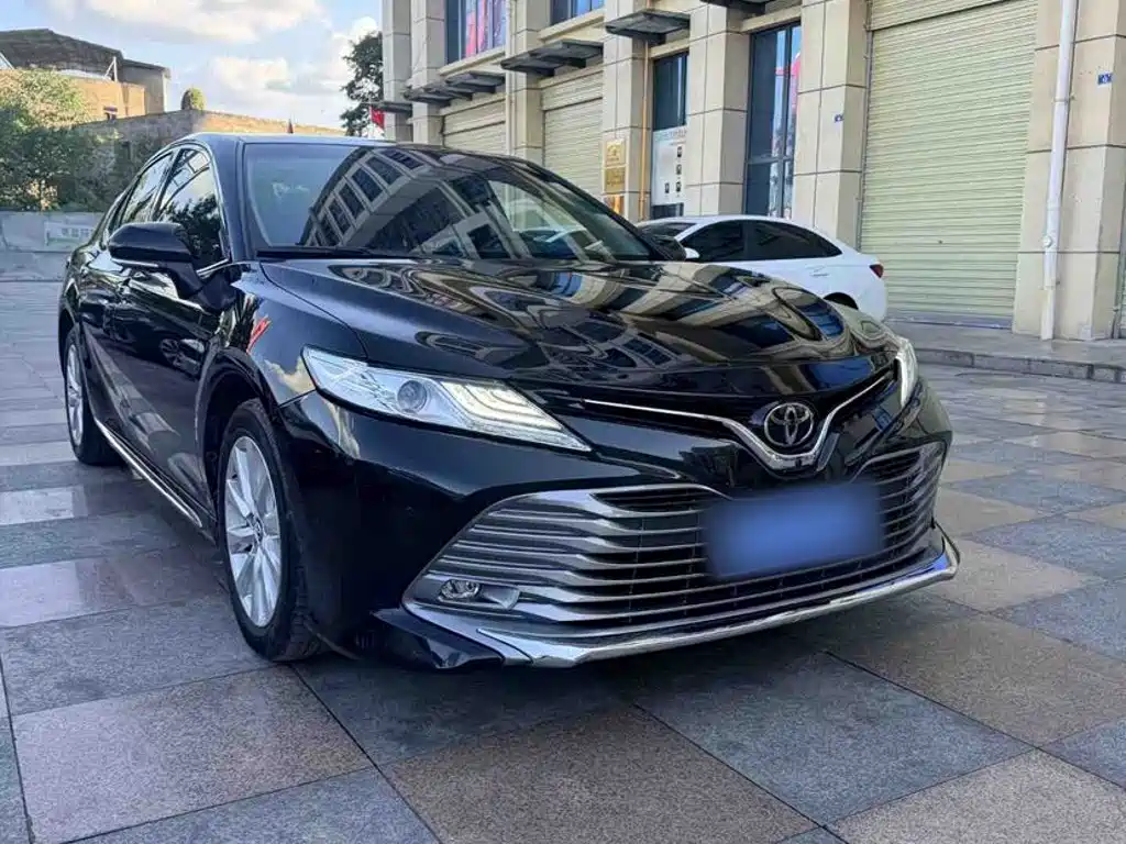 Toyota Camry — фото 3