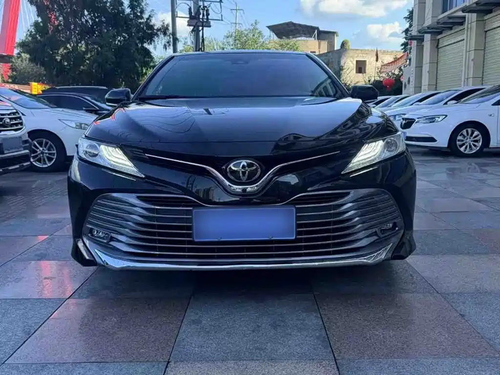 Toyota Camry — фото 7