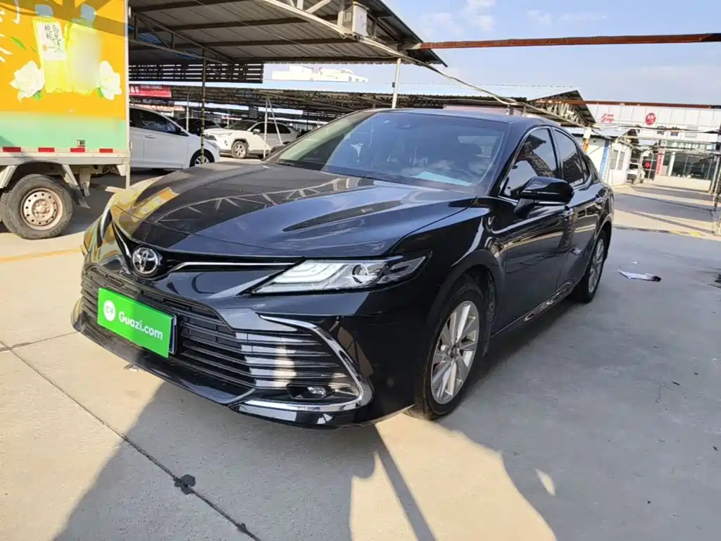 Toyota Camry — фото 2