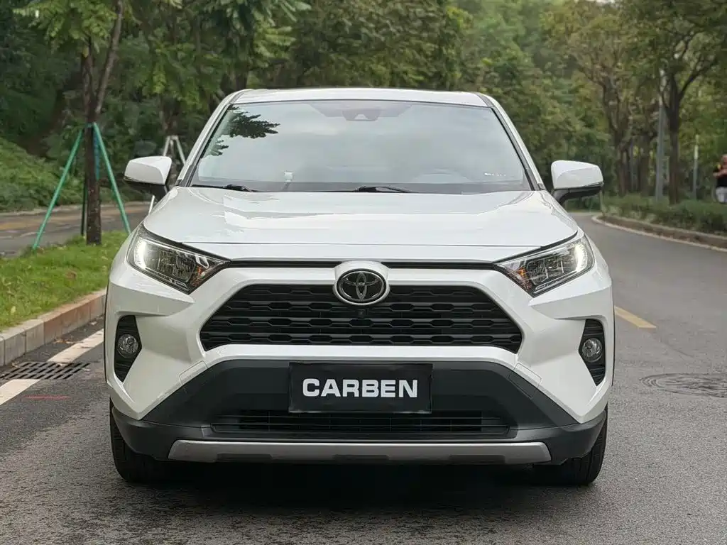 Toyota RAV4 — фото 2