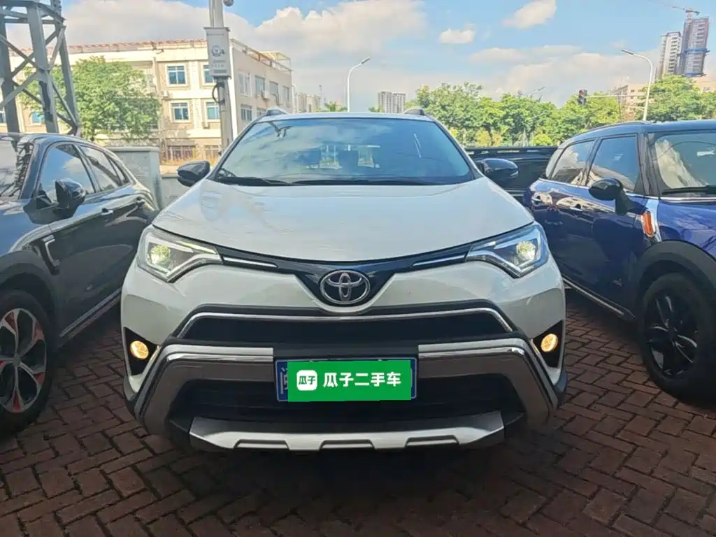 Toyota RAV4 — фото 3