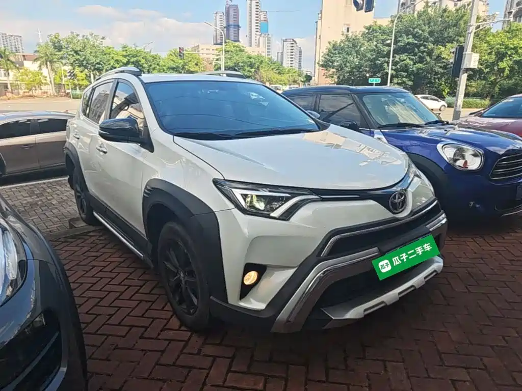 Toyota RAV4 — фото 4